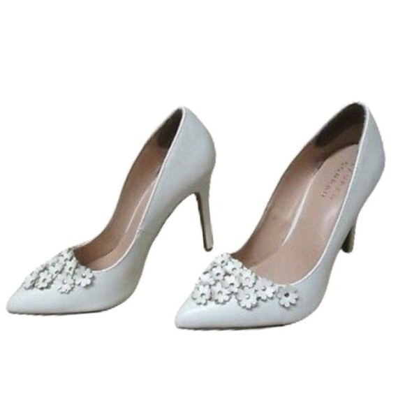 LC Lauren Conrad Shoes - Lauren Conrad Women's White Petal Flowers High Heel Pumps  Size 9.5 M